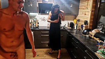 sa beurette en hijab dérouillée dans la cuisine