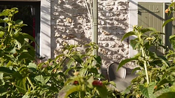 Sally, 36, goes through an unknown box for her! - Jacquie et Michel TV