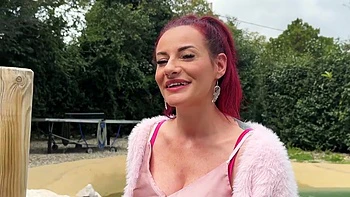 Cassy, Petula and Snow become one with nature - Jacquie et Michel TV