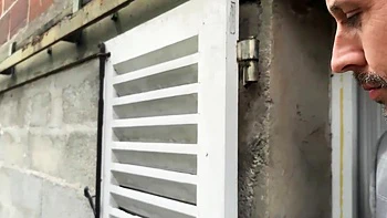 il offre sa belle epouse a un mec