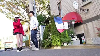 キュートな笑顔の黒髪清純派美女がキスとフェラのラブラブエッチ