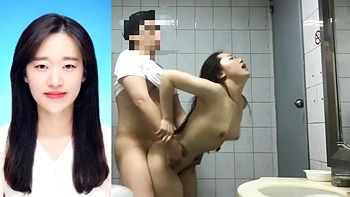 Yi Yuna Fucked In A Public Toilet