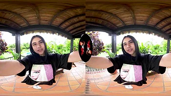 Pretty in paradise: Blowjob, Cowgirl  Latina VR Porn