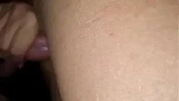 Na festa de swing  não resisti só mamar a pica.  chamei o boy do glory hole para arrebentar meu cuzinho na cabine. Completo XV Red.