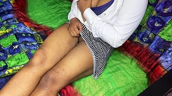 Indian Bhabhi Fuck Her Pussy By A Finger