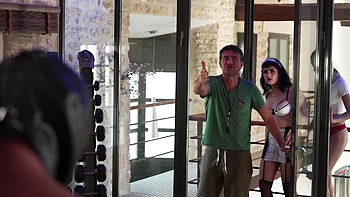 France-Morocco: Ariana does not necessarily want to watch the match... - Jacquie et Michel TV