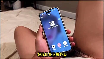 女大学送外卖一天挣5000原来送的外卖是自己下面的鲍鱼马上加微信下次还点她的外卖