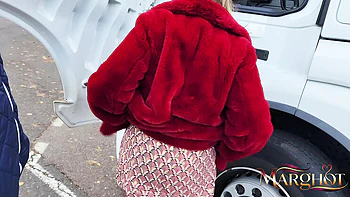 Sexymarghot Public Truck Fuck: Amateur MILF Blowjob & Riding in Parked Cab