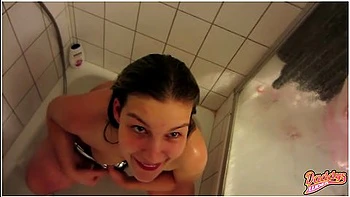 First Time Full Facial Cumshot!! - Daddys Luder