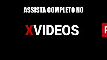 Raquel peladinha com a buceta e os peitos de fora pedindo informação e querendo chupar pau de estranhos Completo no RED