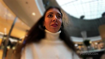 Katty Wetting Jeans And Pee In The Shopping Mall