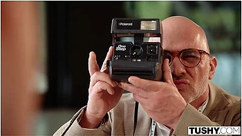 Anal-crazy Model Summer Gapes Wide Open For Designer