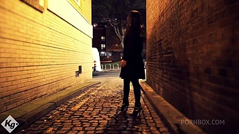 Latina Whore Catches The Attention Of A Horny Punter