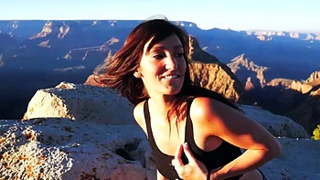 il me met un coup de queue pendant la randonnée