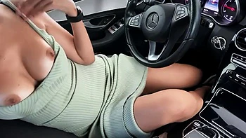 il m amene baiser dans la voiture au carwash