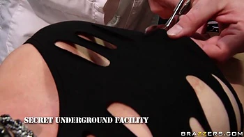 Courtney Cummz - Gives Blowjobs In A Lab