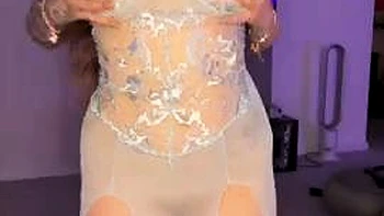 Beauty gal plays for her beaus enjoyment - XXX!