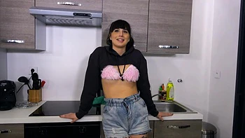 Melissa, sodomized in a garage! - Jacquie et Michel TV