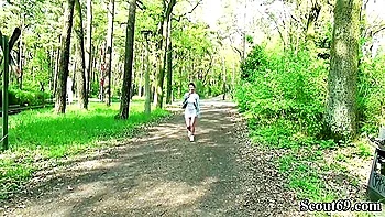 German Outdoor Pov - Rothaarige Lia Louise Nach Der Uni Im Wald Gefickt