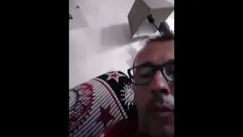 Mi scopo il vicino di casa poi mi meno la figa