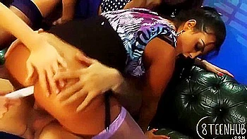 Striking Tootsie - Facial Sex