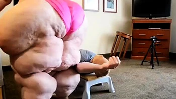 Ssbbw bobbi jo facesitting buttcrush