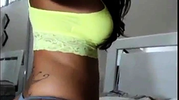 Big-Ass Latina Drops it Like it's Hot on Webcam
