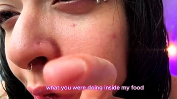 Chicle - Pedazodchicle - Hungry Giant Chews His Food And