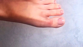 Amateur Foot Fetish Girlfriend Sucks and gives a Footjob