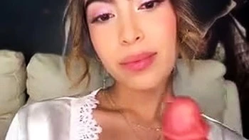 Masturbating solo babe loves her toys