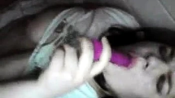 Amateur brunette double toying on webcam