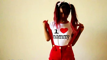 Hot amateur teen in a private show masturbating with a dildo