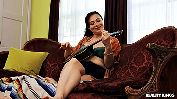 RK At Home: Siouxsie Q