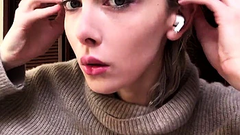 Trans girl does her makeup