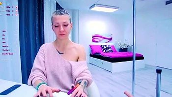 Lovely Amateur teen brunette masturbating outdoor