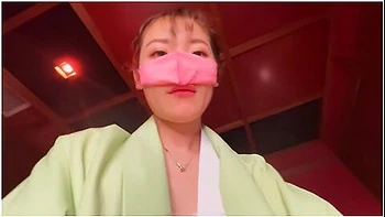 初詣帰りの１９才着物美少女をホtルに連れ込み中出しsexryoyuu素人カッフル//歳の差/女子大生/スタイル抜群/色白/美乳/着物/スマホ撮影/english Subtitles