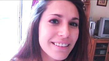 All-natural hottie Malina stimulates her shaved pussy in the bath