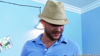 Blonde babe with apple bottom Victoria White jumps on a large dick