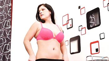 Beautiful busty brunette Belisa nicely stimulates her hungry crack