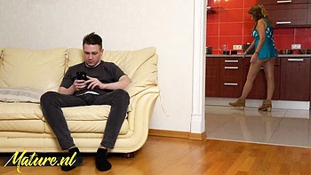 Striking honey - big ass clip - Mature NL