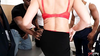 Frenchy's missionary sex