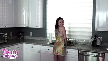 Flattering cutie - counter fuck xxx - Teeny Taboo