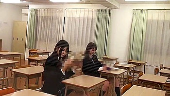 Kru-141 東京都女子校内撮影 しゃれ合いおふさけエロ動画 男子の目線を気にせす無邪気にエロふさける制服美少女 .9