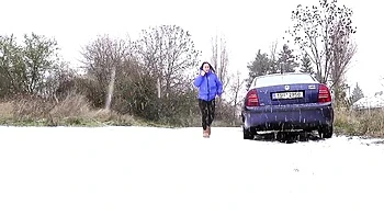 Stunning European lady Naomi Bennet likes pissing on the cam