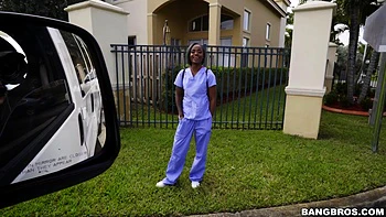 Lexxi Deep gets back into the business