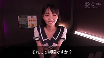 清楚な雰囲気の風俗嬢がエロいコスプレで男をリップ責めして秘密でチンポ挿入