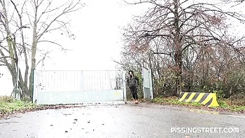 Beautiful Naomi Bennet at long hair clip