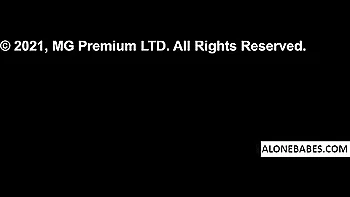 Mona Azar Focusing On Exercises That Emphasize Her Juicy Ass 1