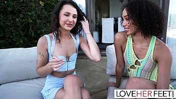 Watch smiling Alexis Tae and Liz Jordan's video