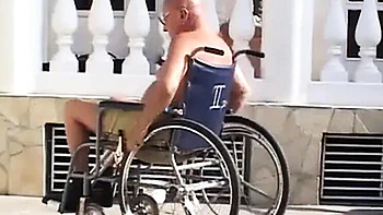 Granny Outdoor Blowjob and Cumshot - English Hairless Pussy